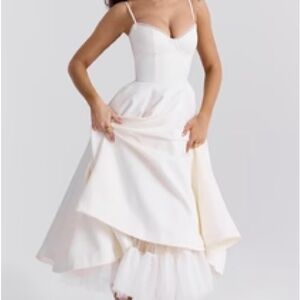 Elegant White Strapless Dress